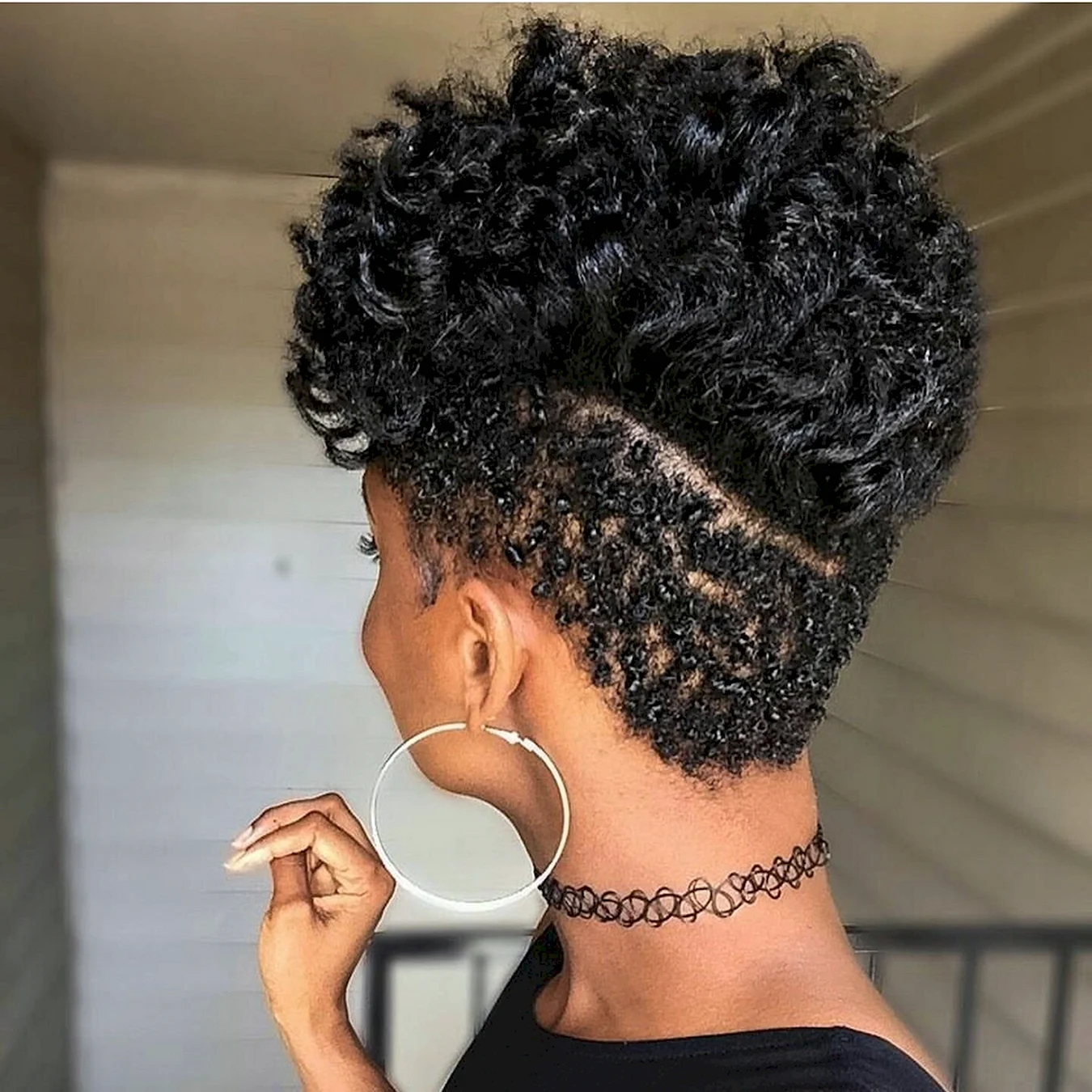 Афро прическа женская на короткие волосы