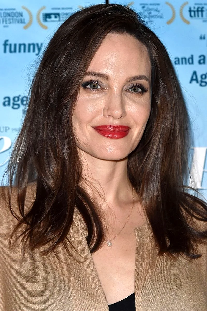 Анджелина Джоли 2022 волосы