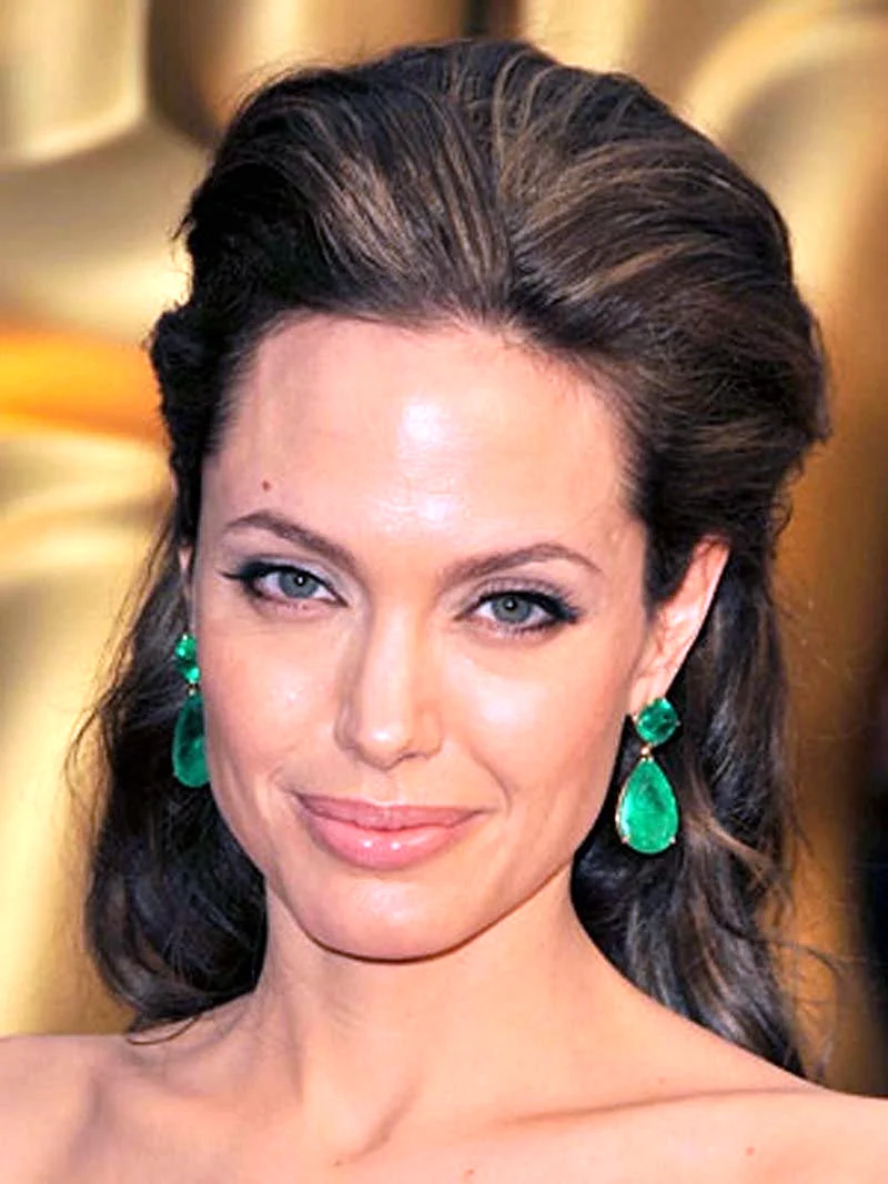 Анджелина Джоли прически