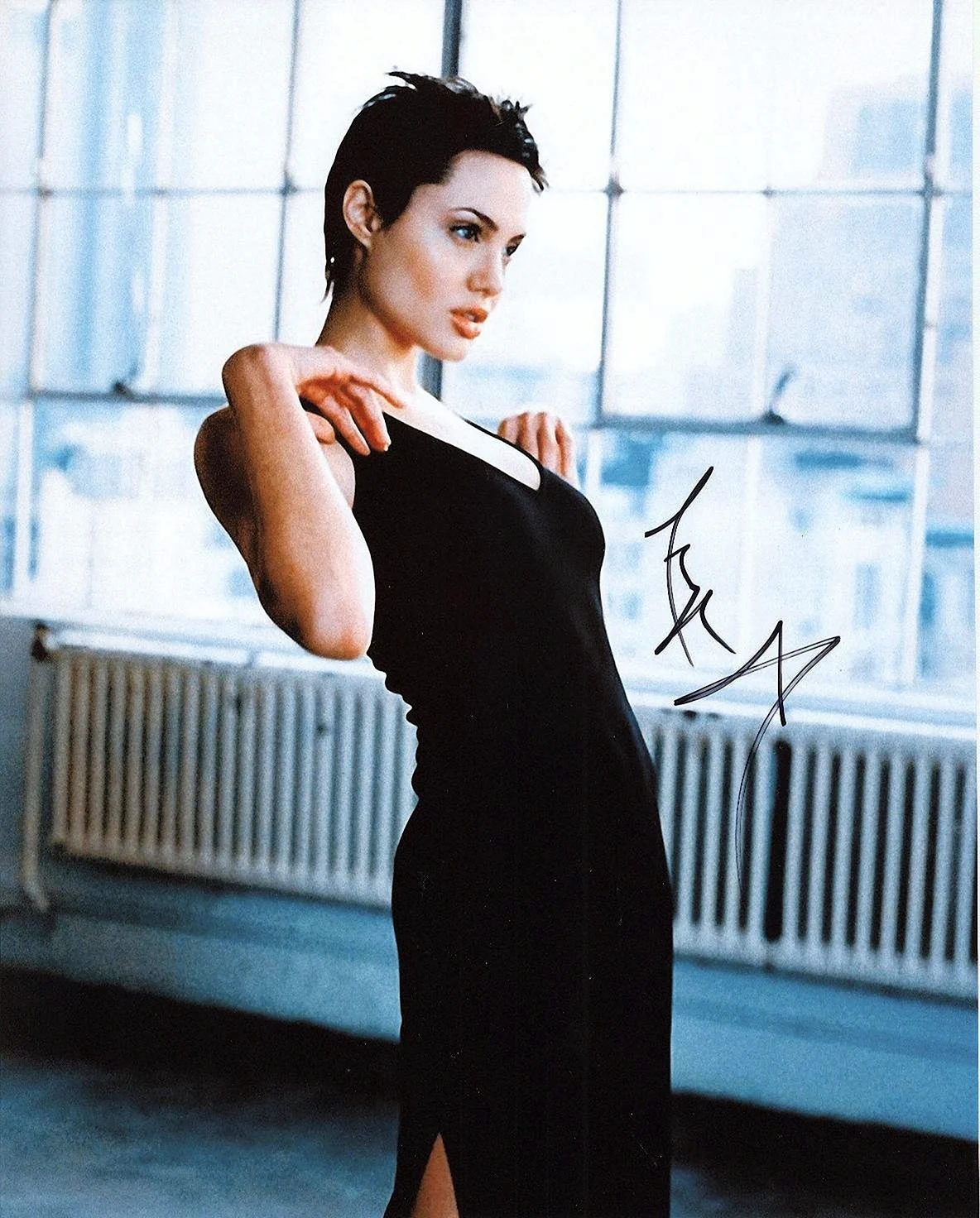 Анджелина Джоли с короткой стрижкой