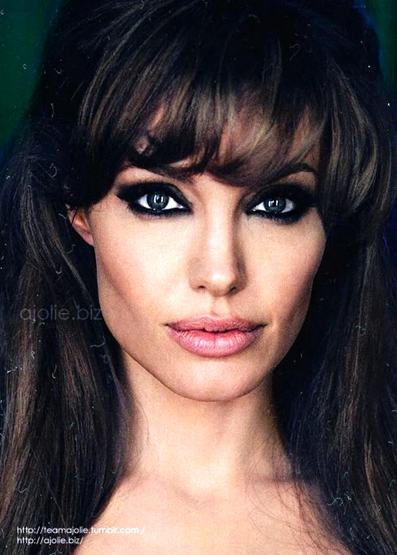 Анджелина Джоли турист макияж
