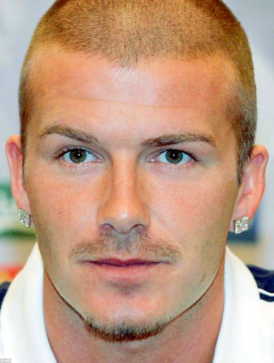 Beckham лысый