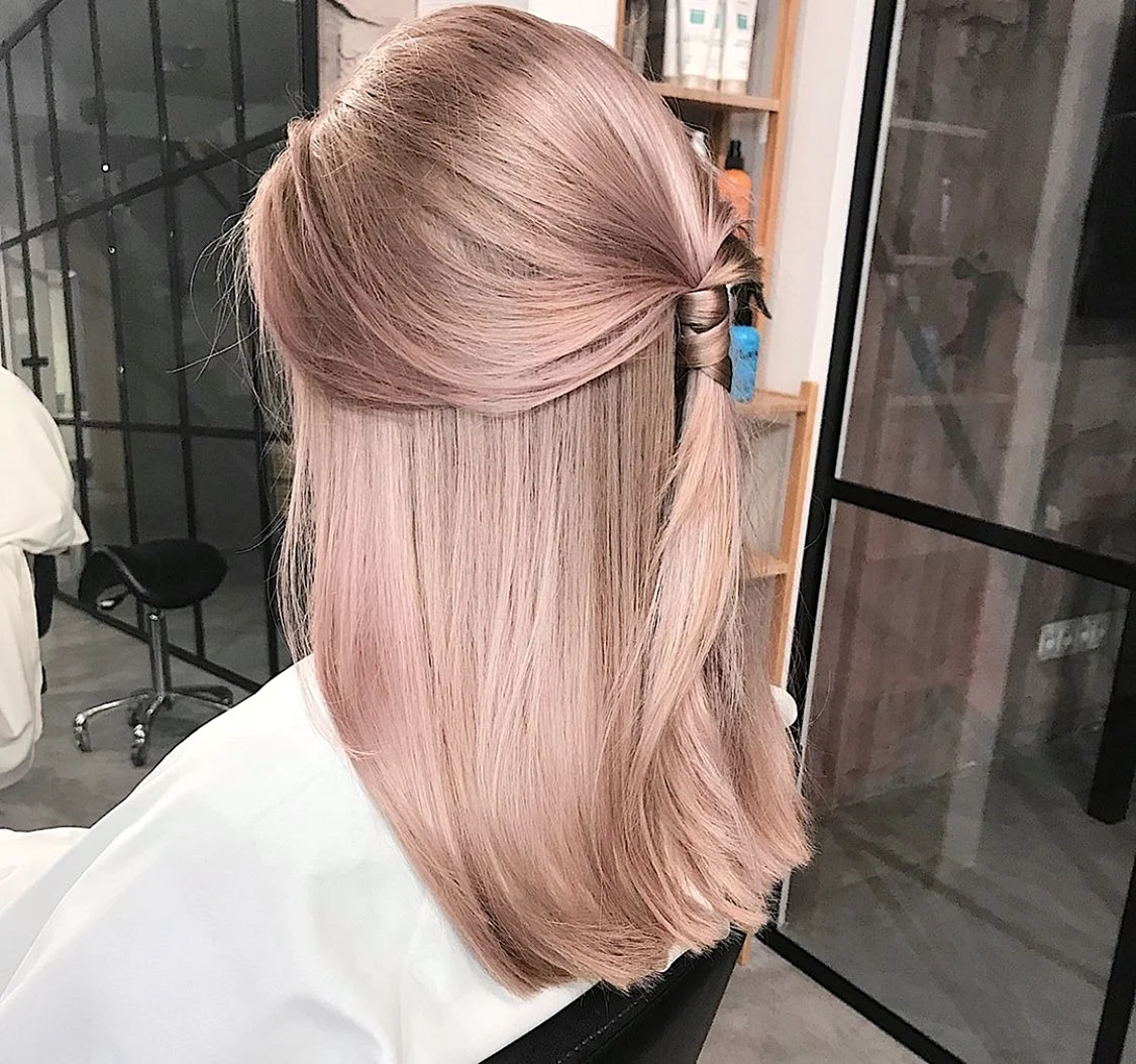 Блонд с розовым оттенком