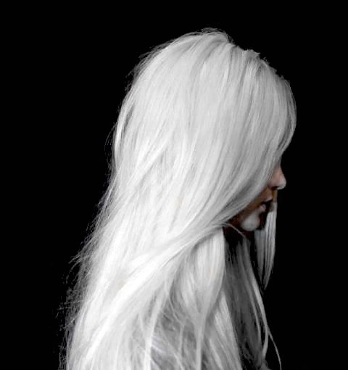 Длинные белые волосы
