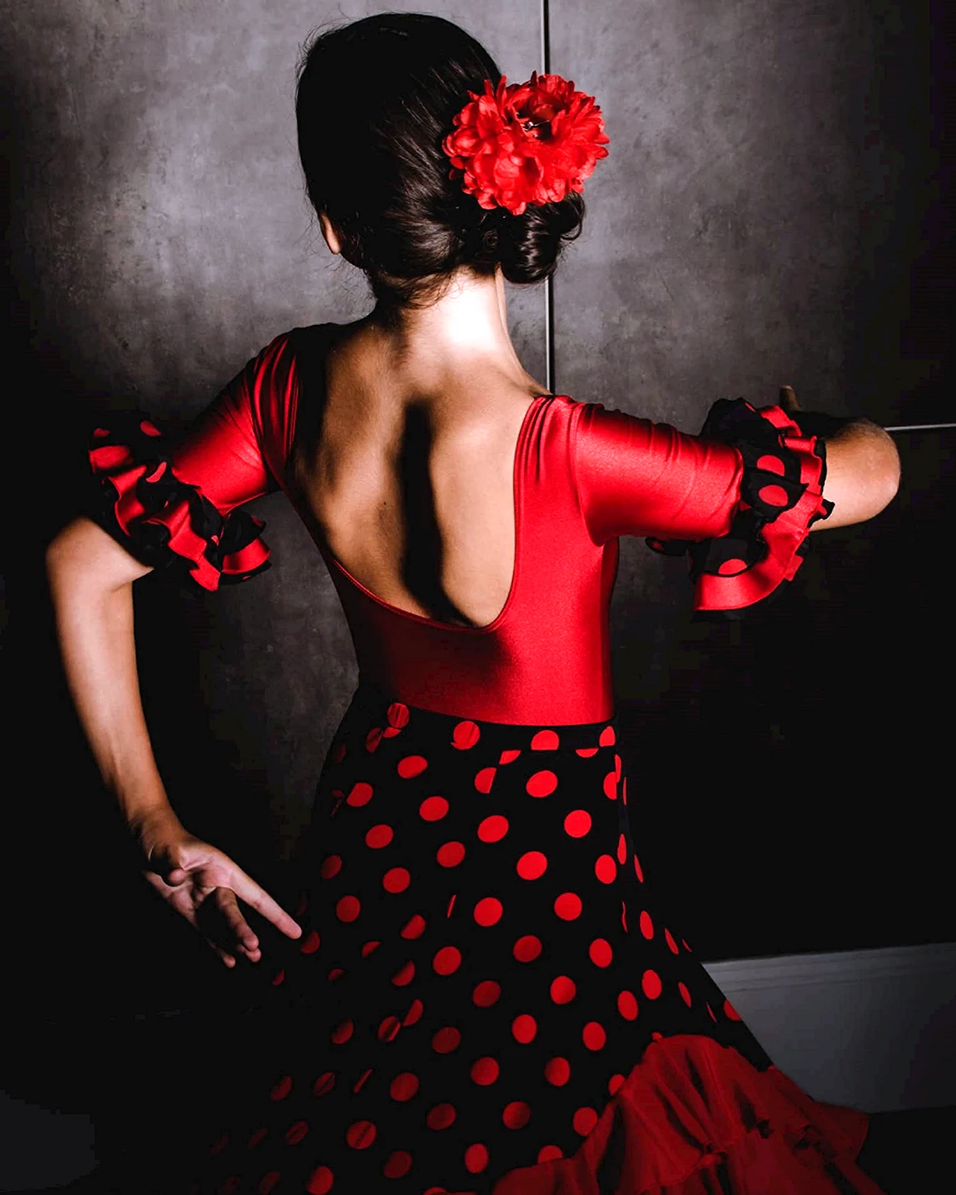 Фламенко с короткой стрижкой
