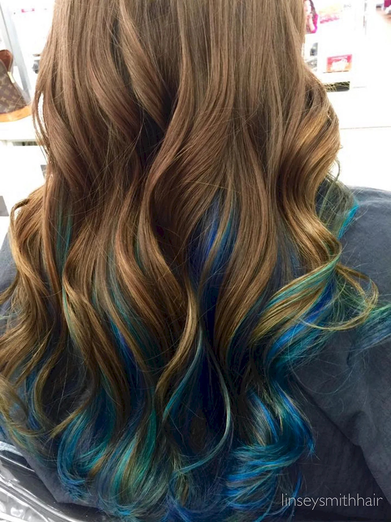 Голубое мелирование волос