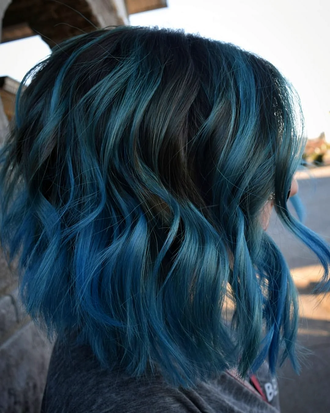 Голубое омбре на короткие волосы