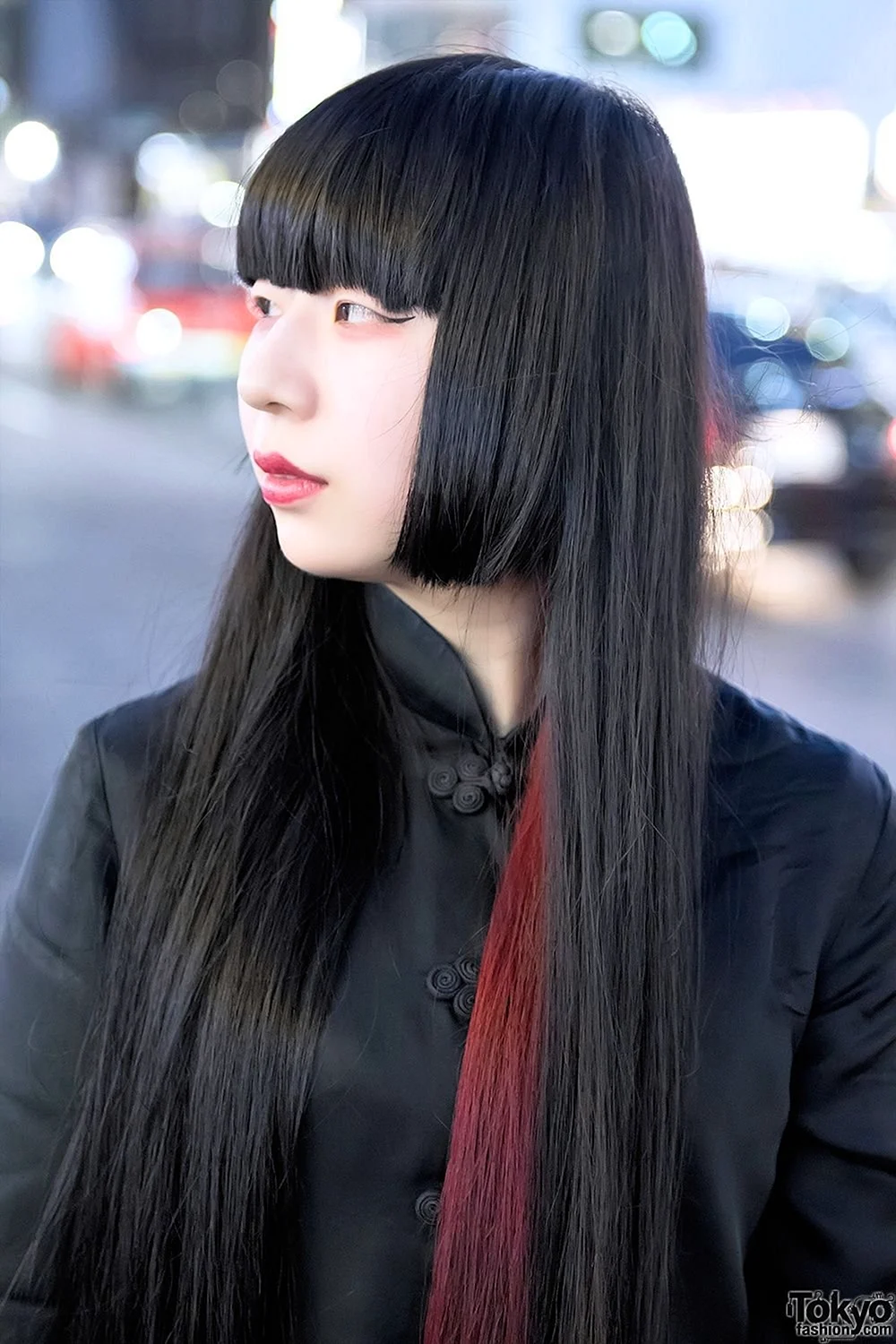 Японка с длинными волосами
