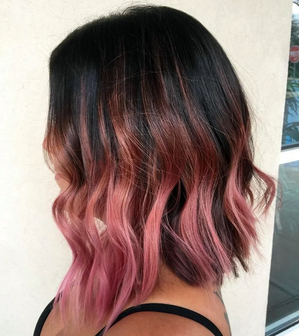 Каре с розовыми кончиками на темные волосы