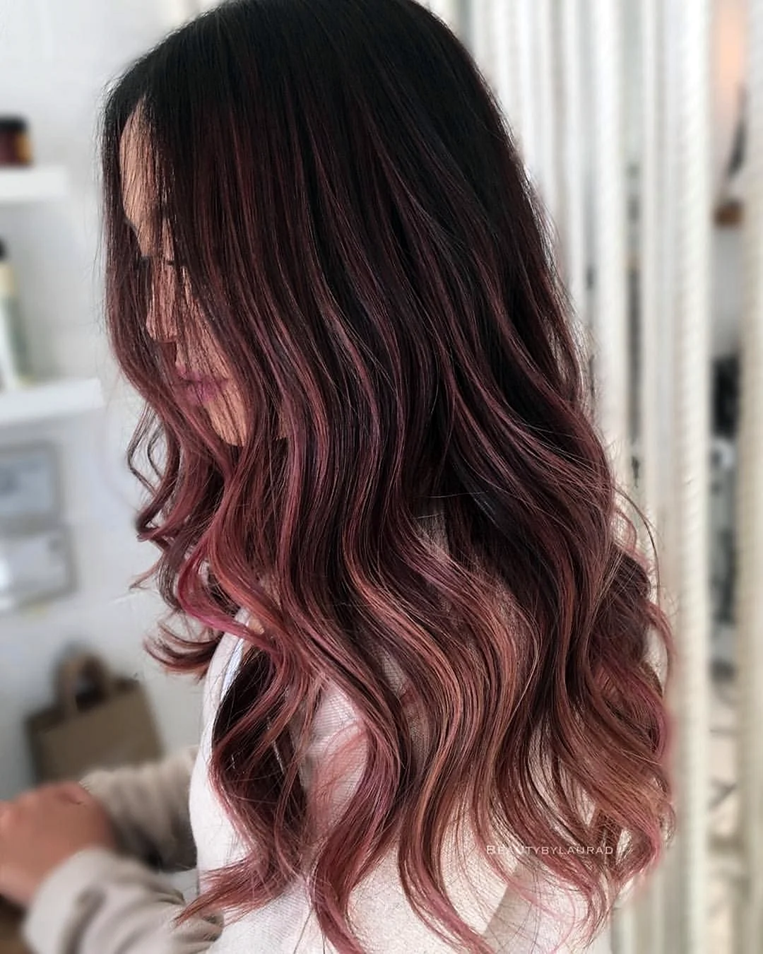 Коричнево розовые волосы