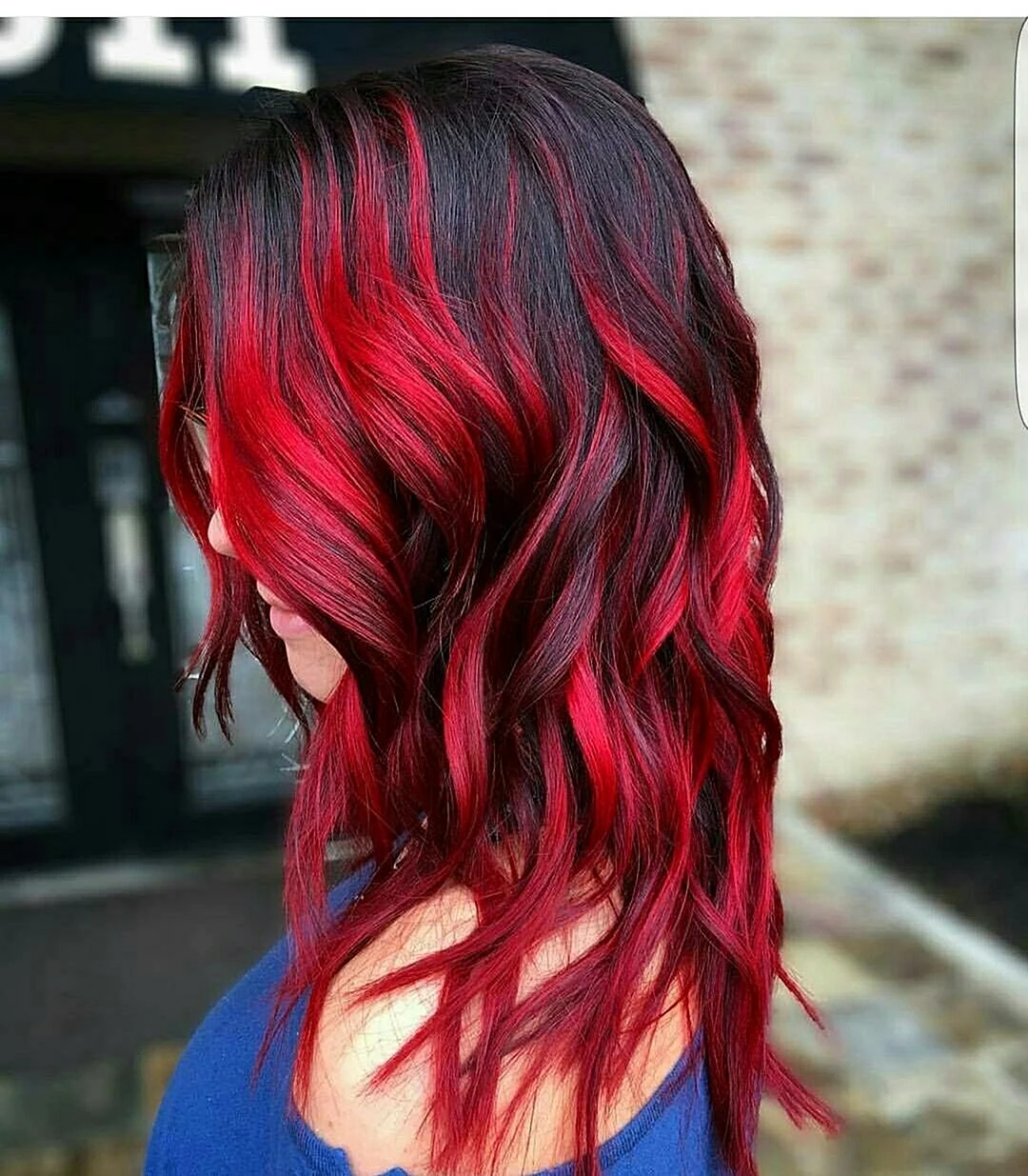 Красное мелирование на темные волосы