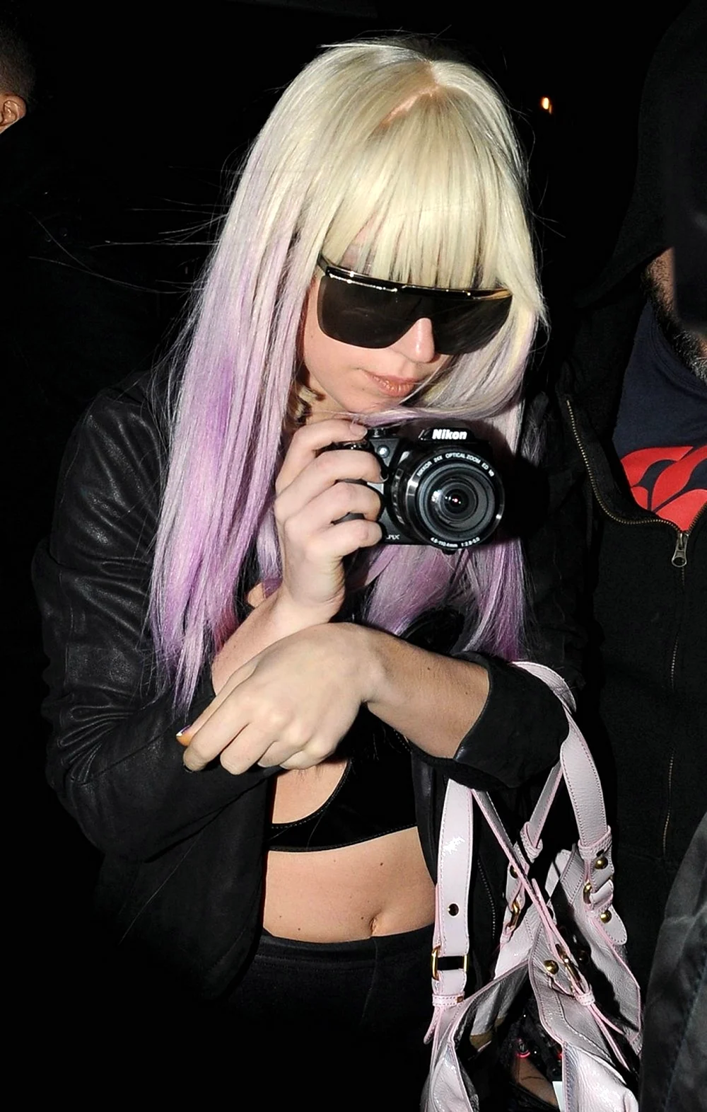 Леди Гага с фиолетовыми волосами