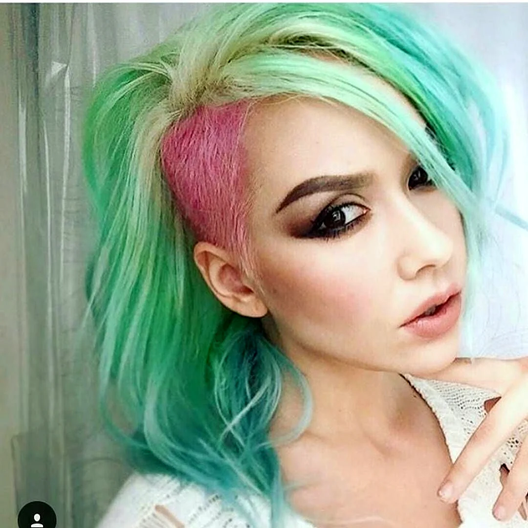 Мятно розовые волосы