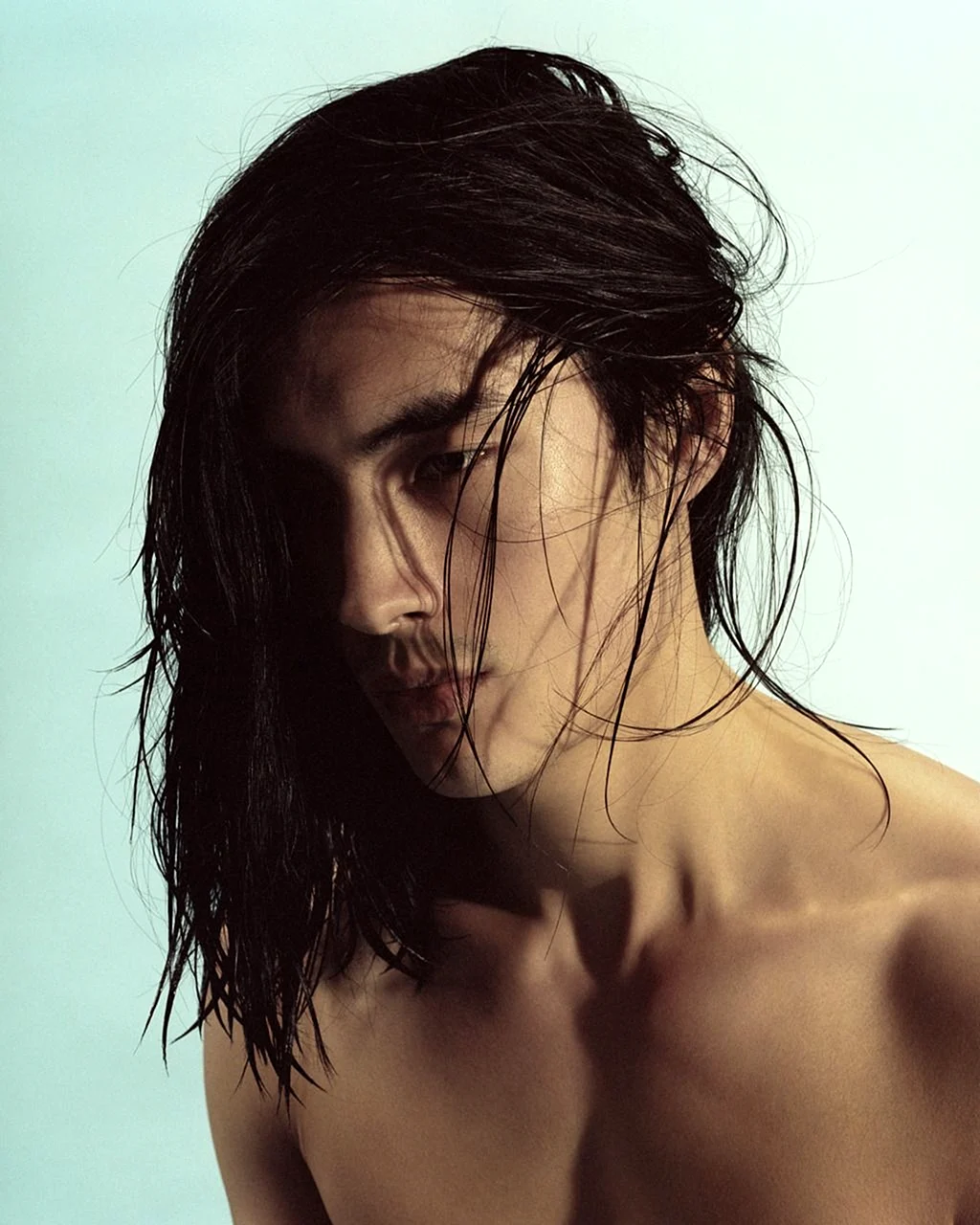 Мужчины азиаты с длинными волосами