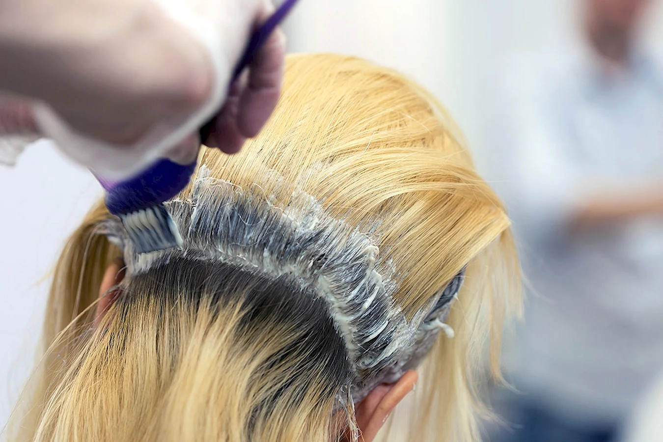 Обесцвечивание волос в парикмахерской