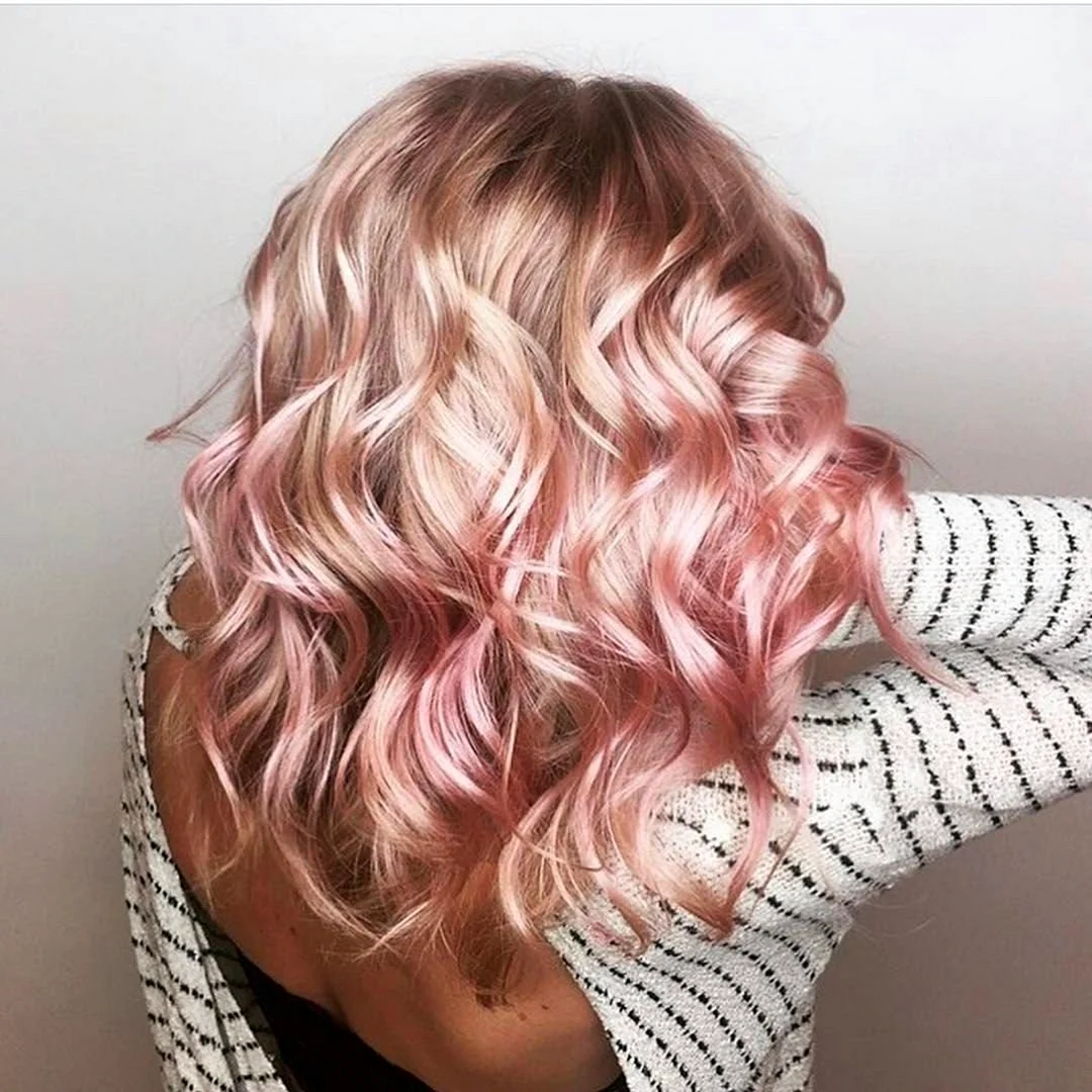 Окрашивание волос блонд с розовым оттенком