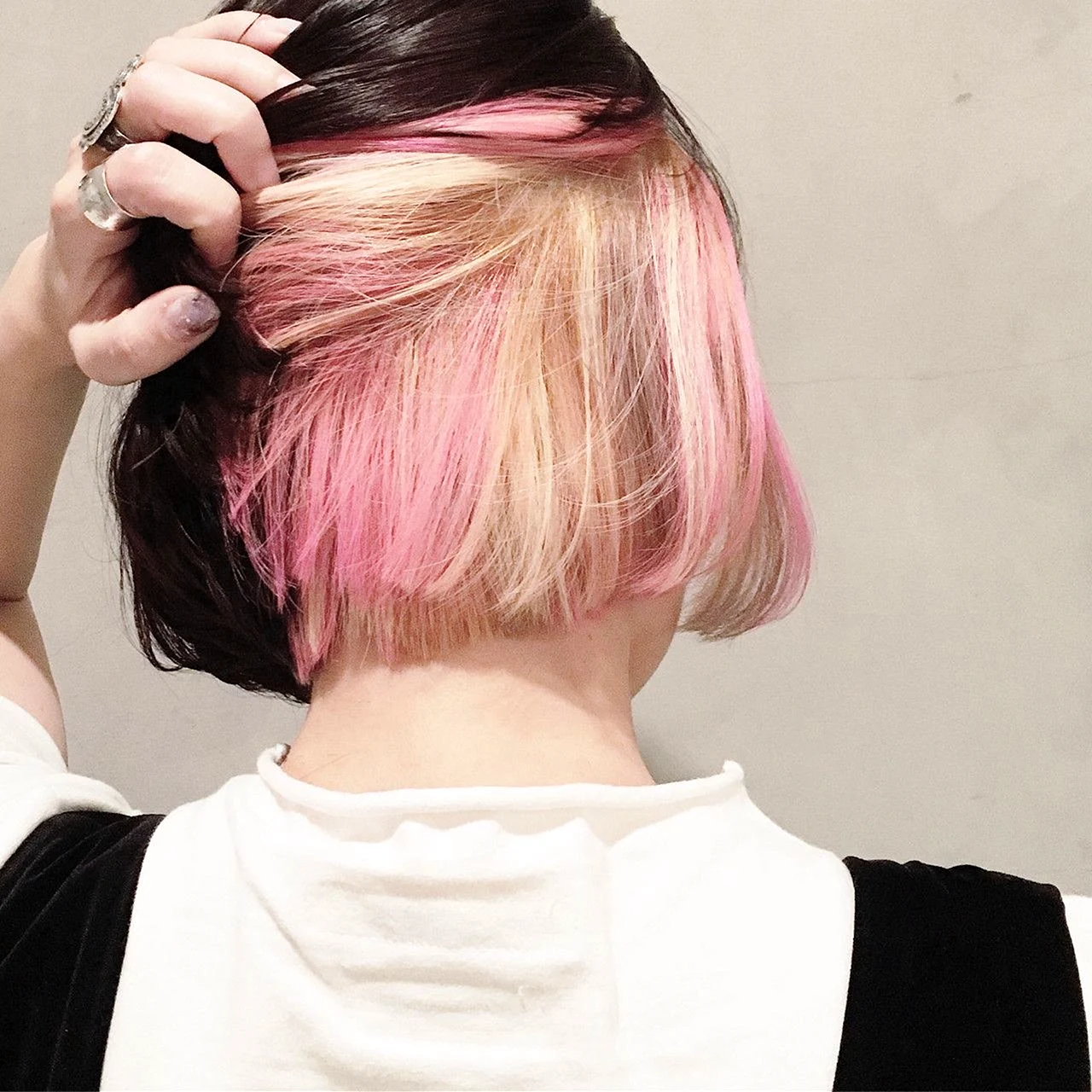 Окрашивание волос затылок в розовый