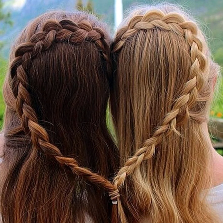 Подружки с длинными волосами