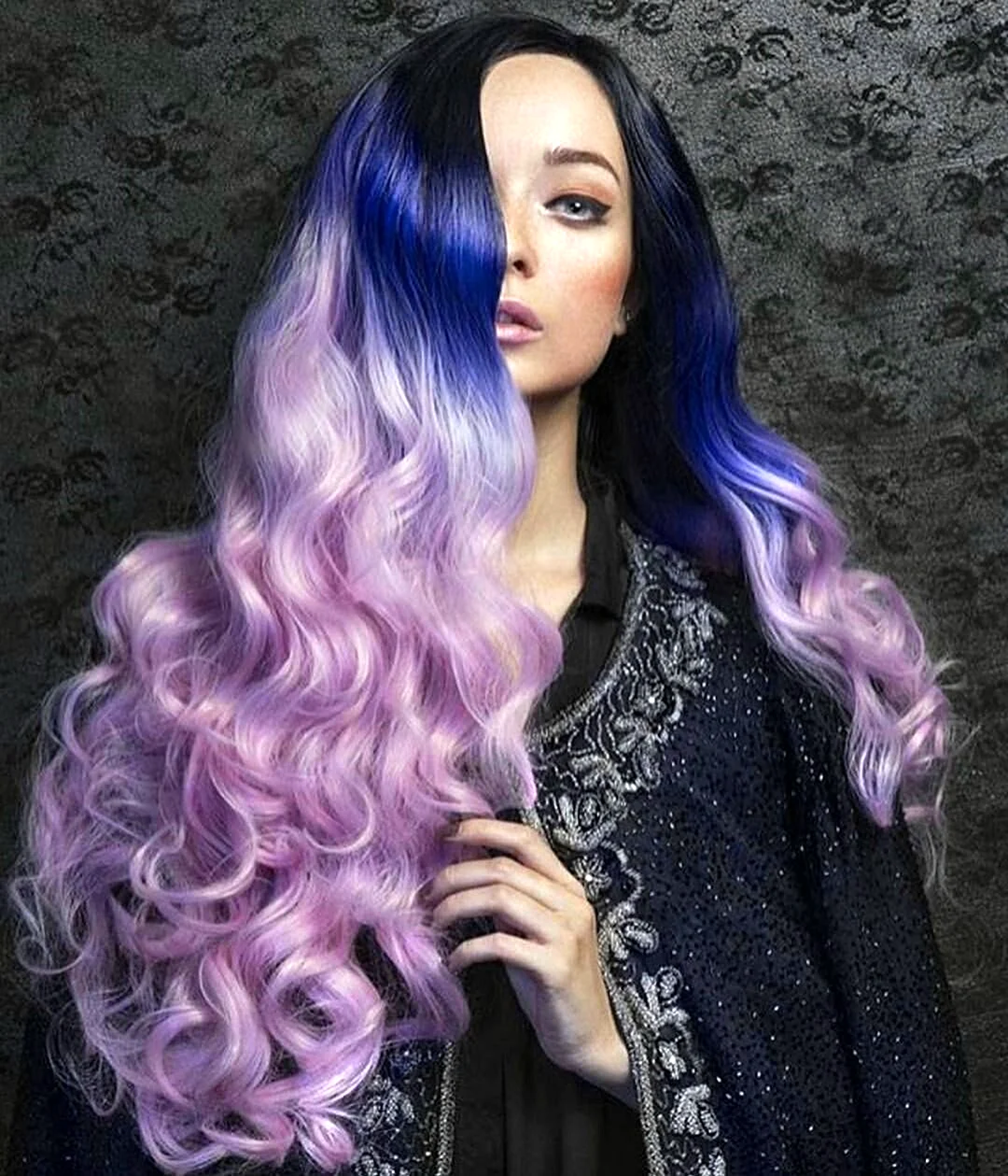 Пурпурный цвет волос