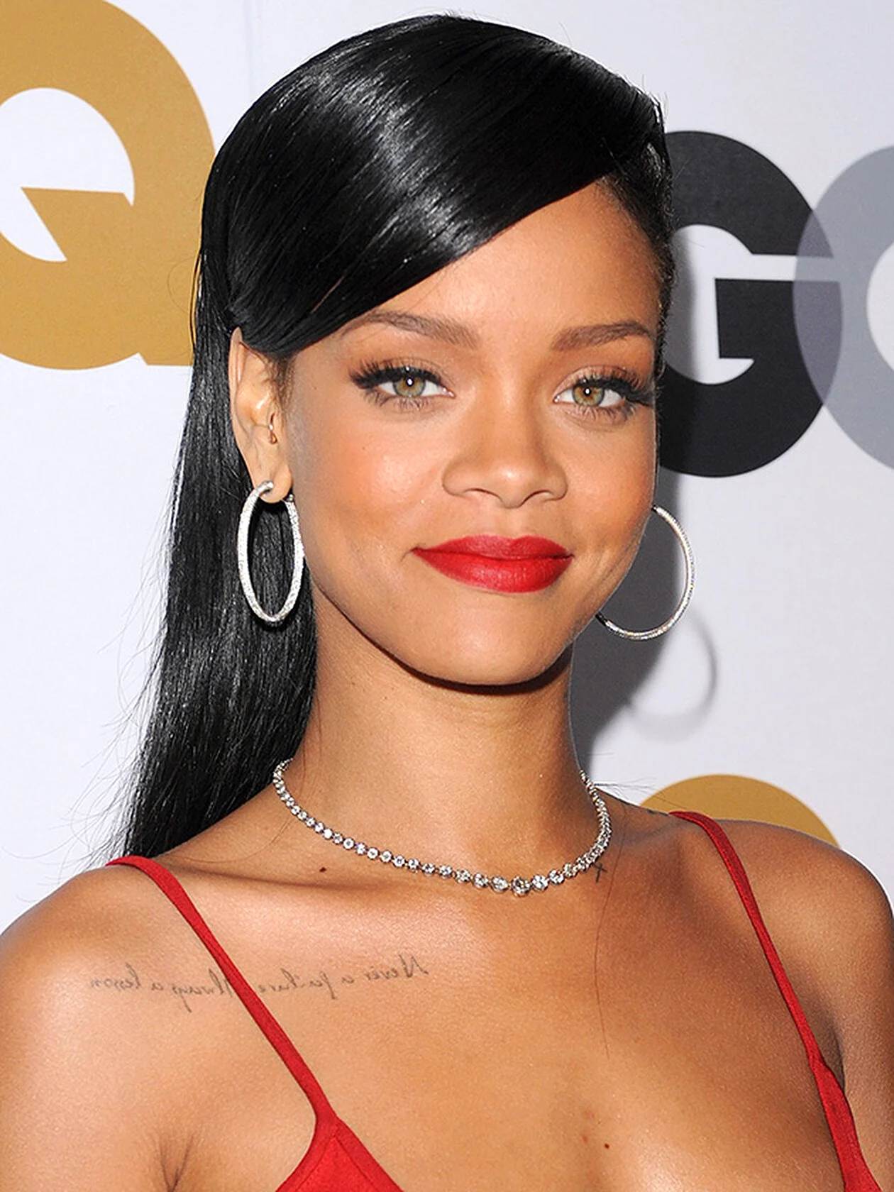 Rihanna с челкой