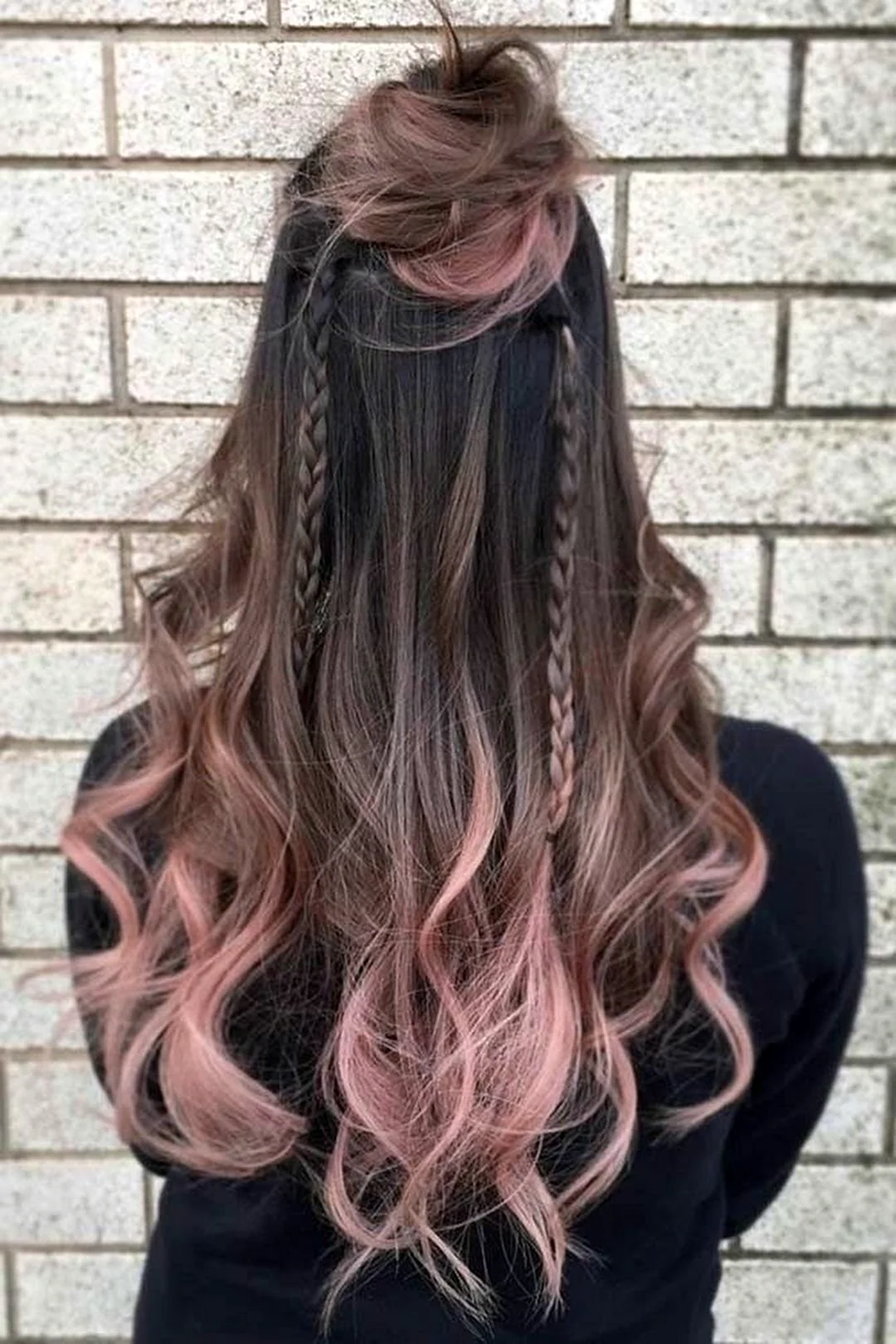 Розовое омбре на темные волосы