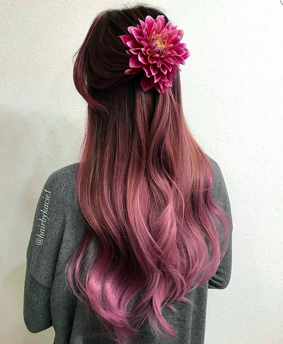 Розовые кончики волос