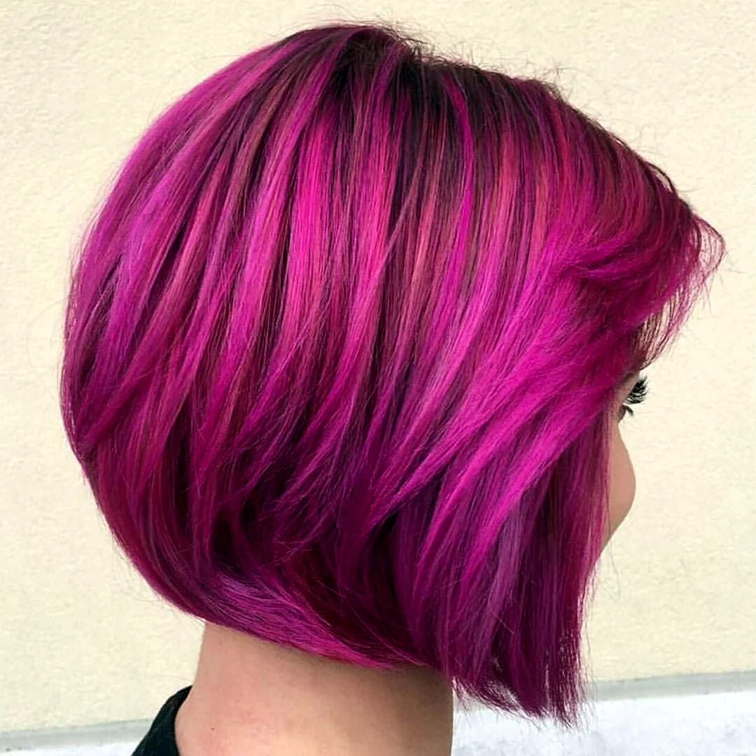 Розовые волосы каре