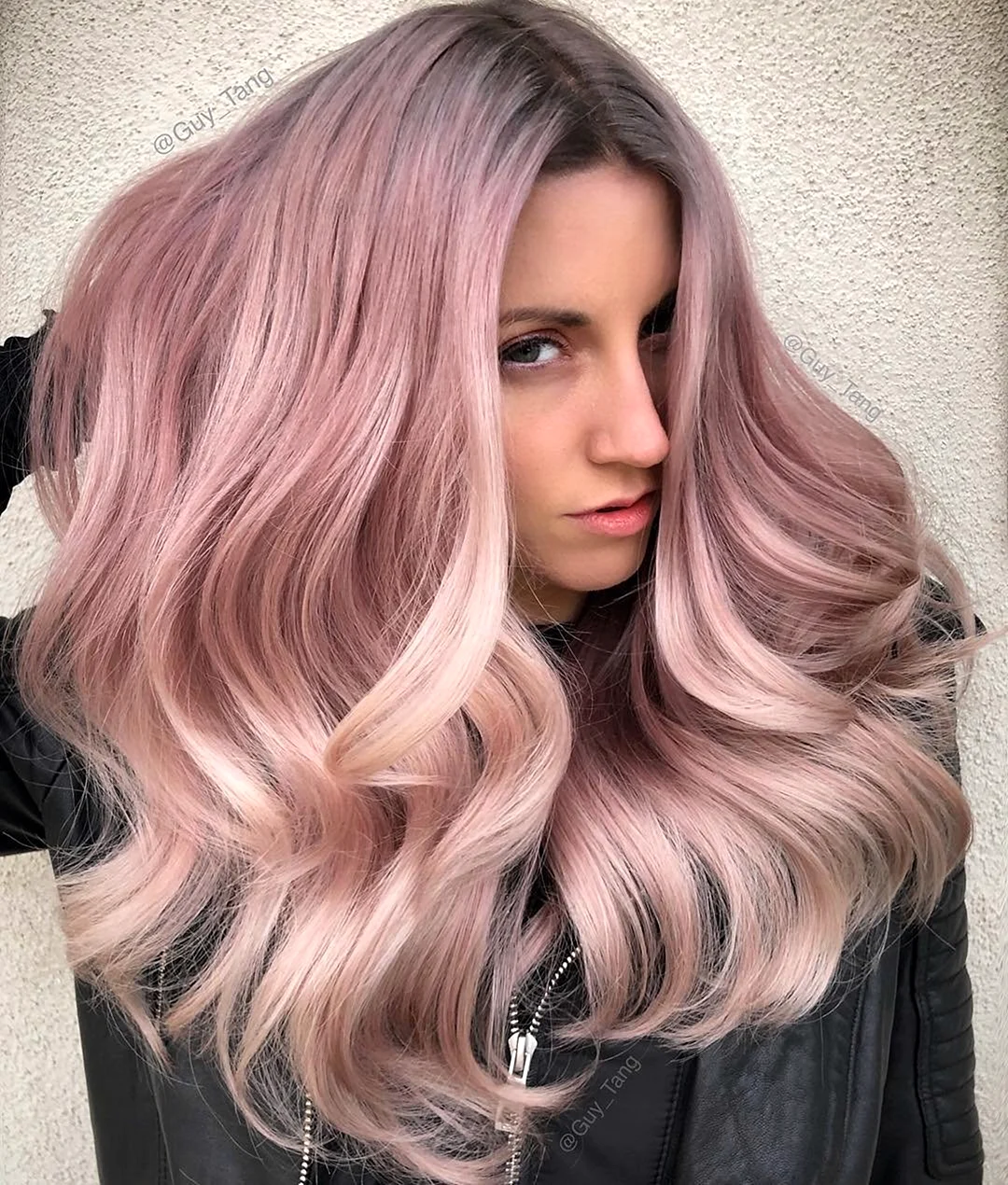 Русые волосы с розовым отливом