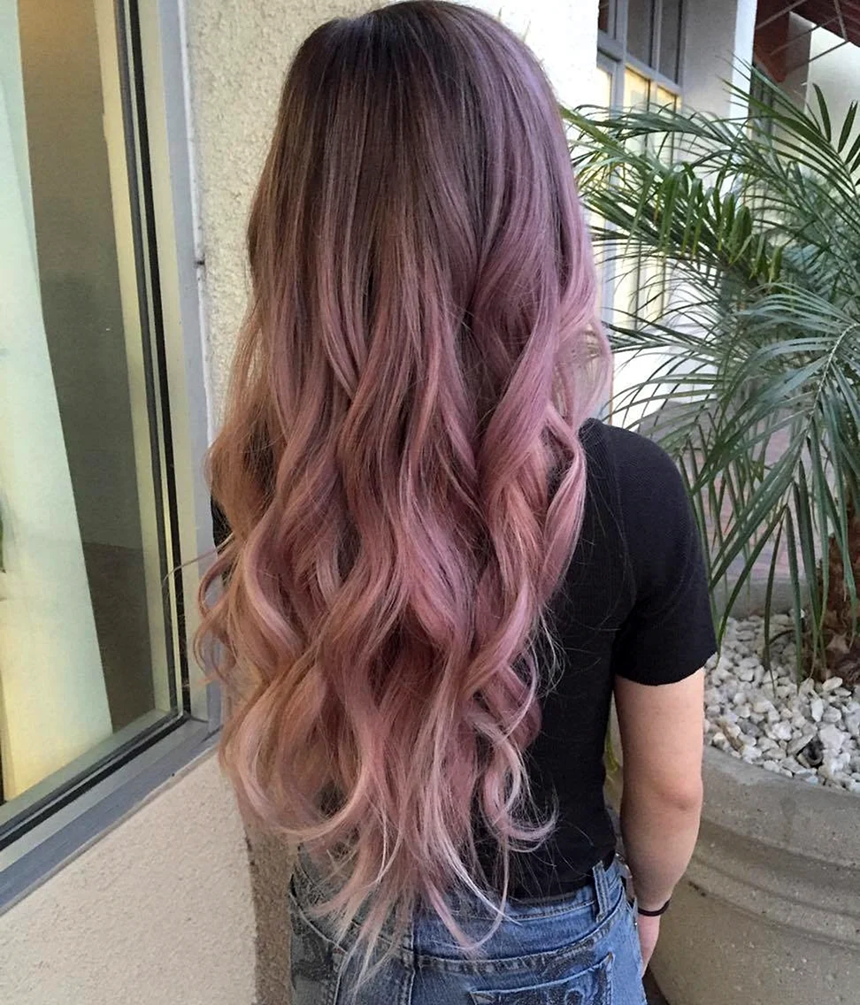 Русые волосы с розовым оттенком