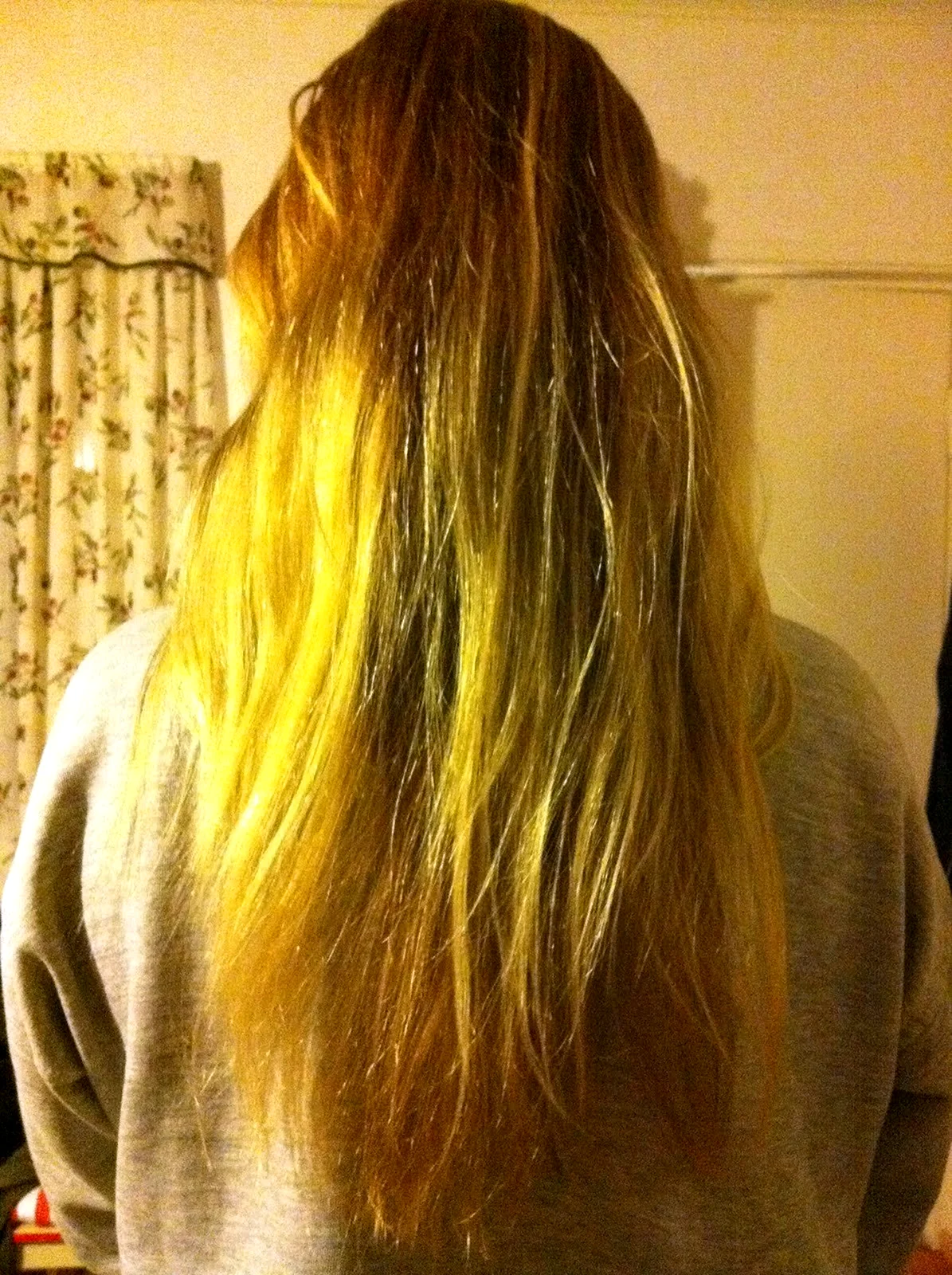 Русые волосы с желтыми кончиками