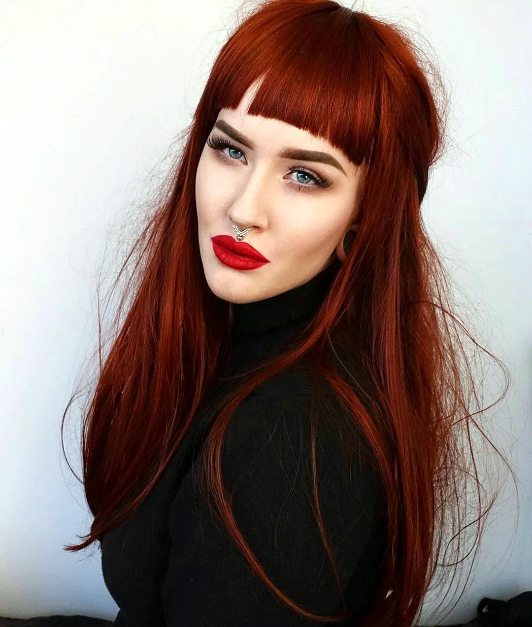 Рыжие волосы с челкой