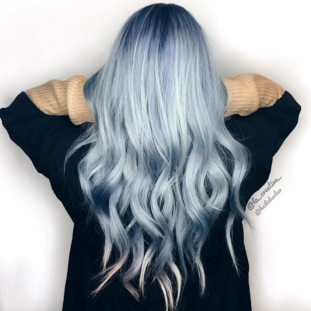 Серебристо-голубой цвет волос