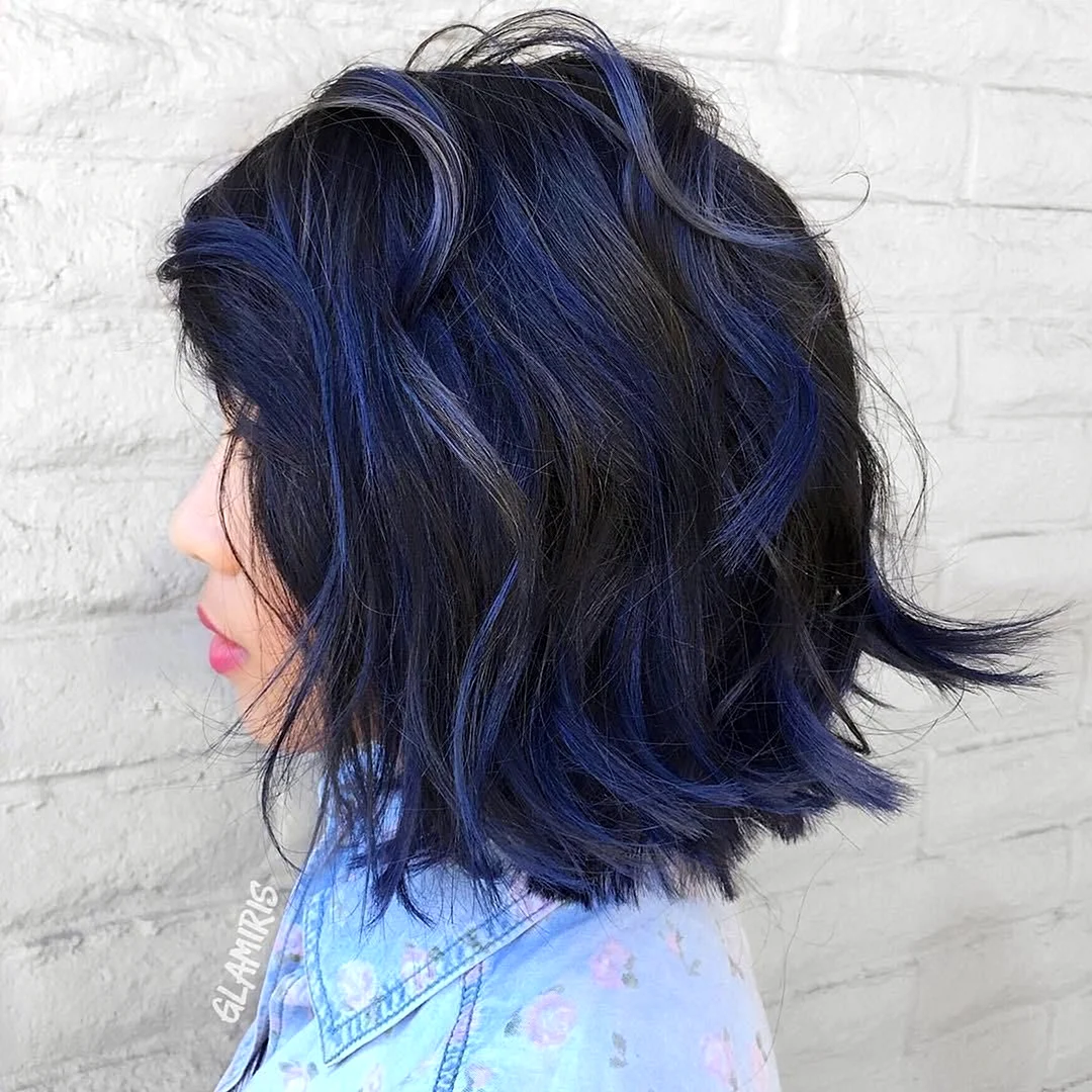 Синие волосы средней длины