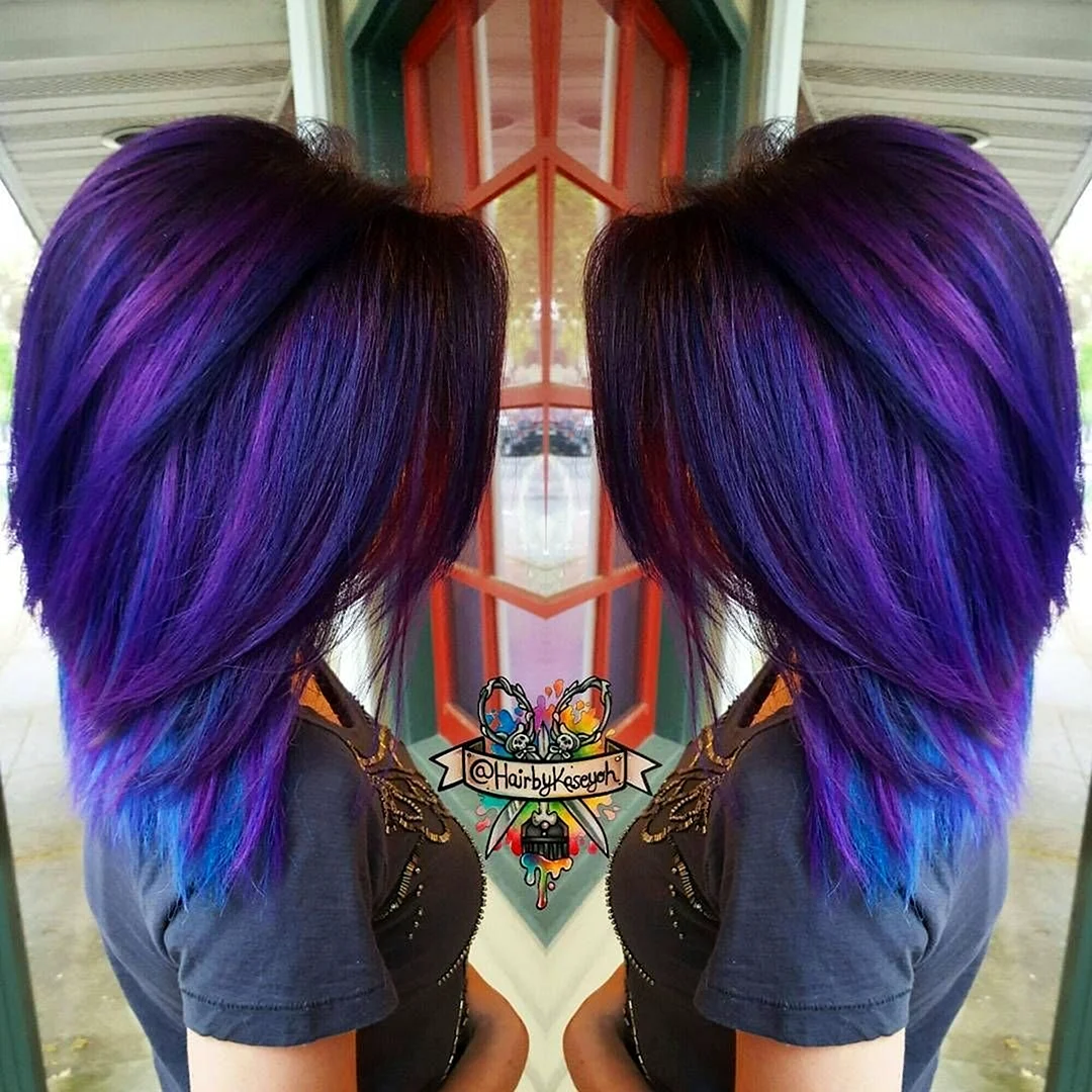 Стрижка с фиолетовыми волосами