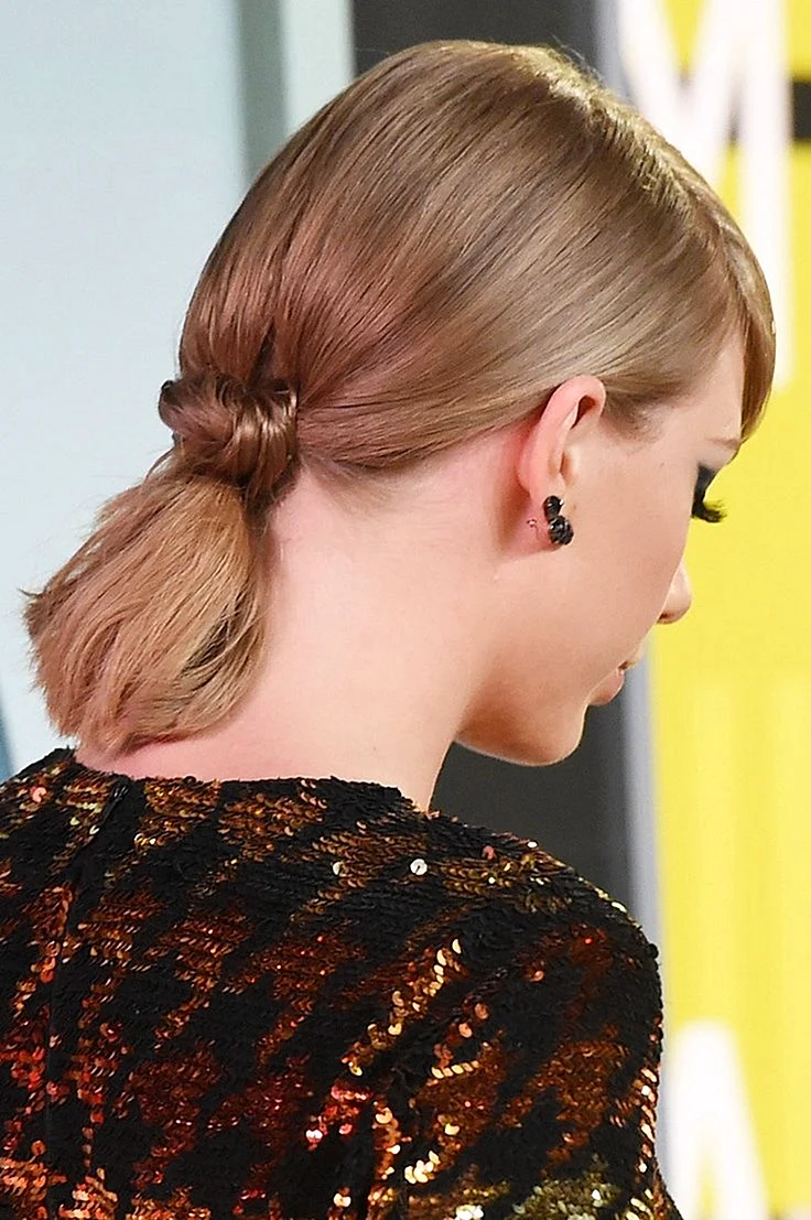 Taylor Swift ponytail