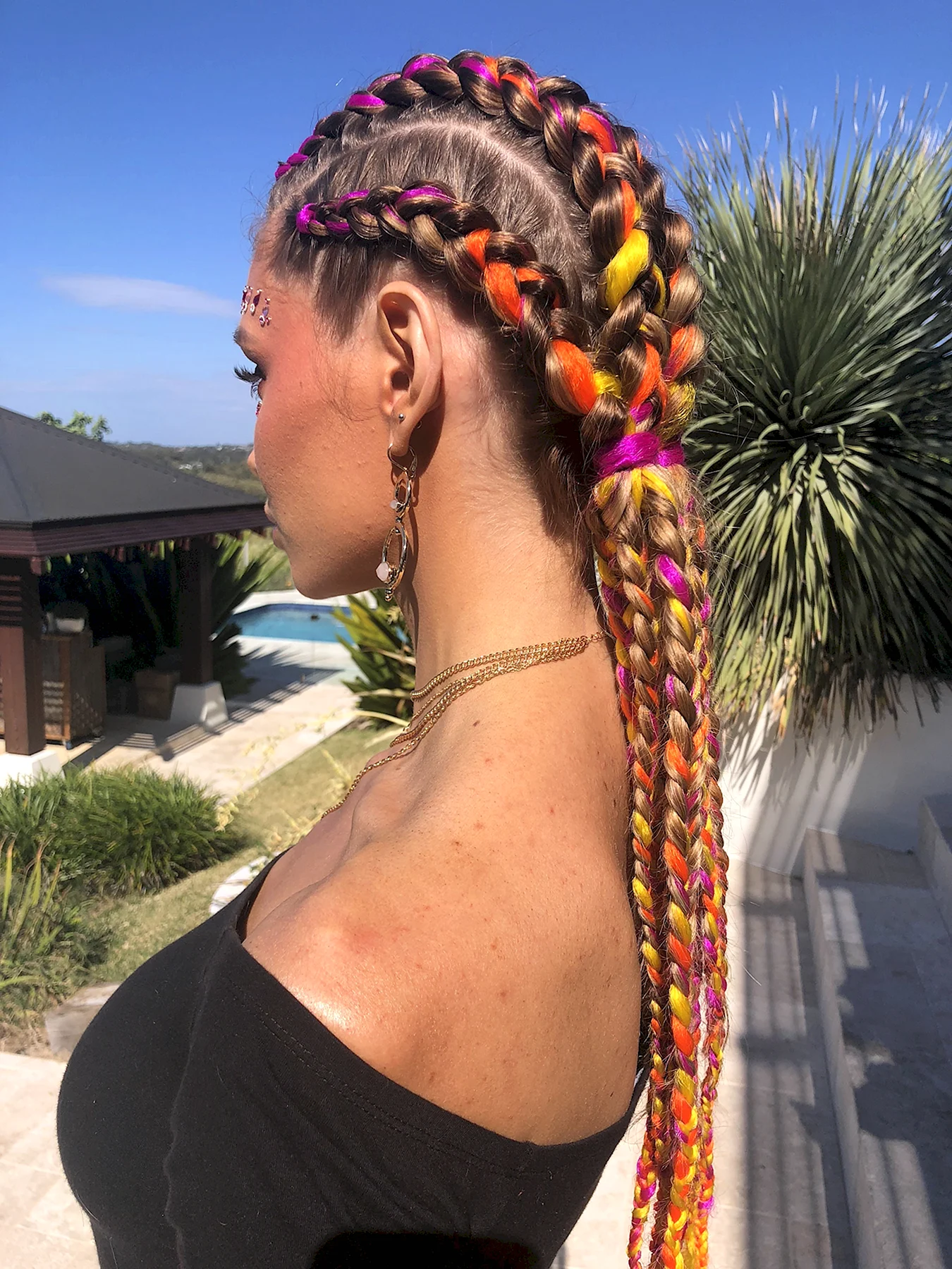 Цветные косички в волосах