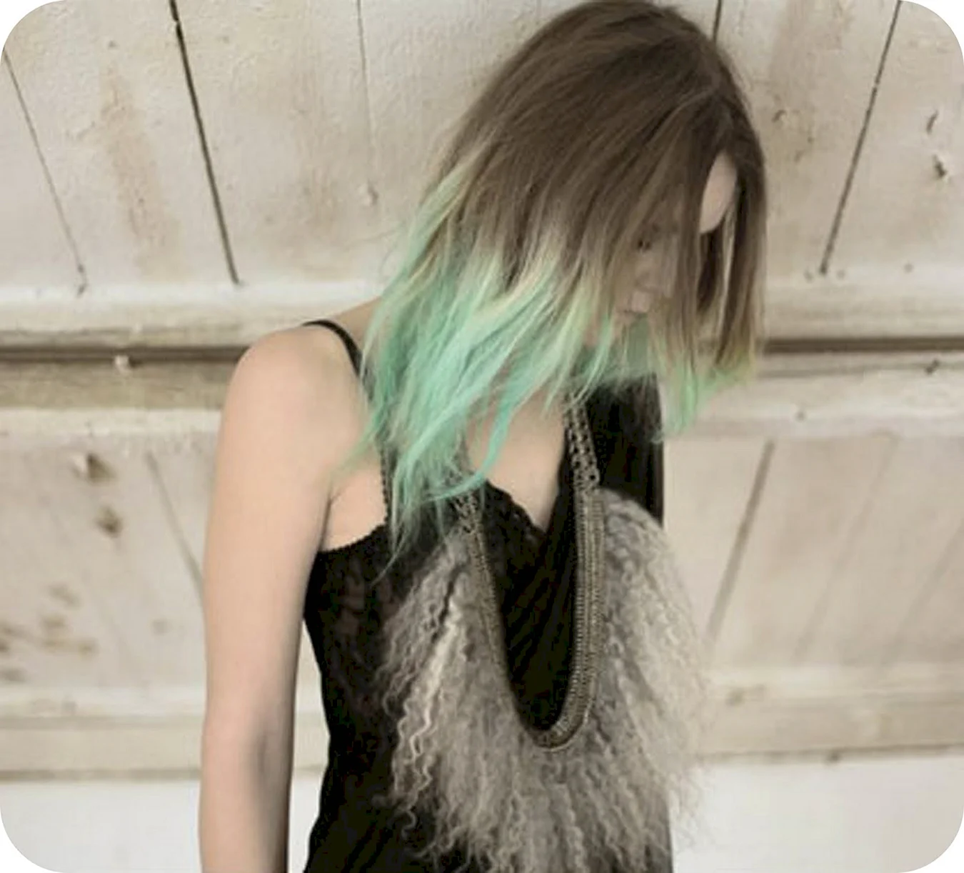 Зелёные кончики волос