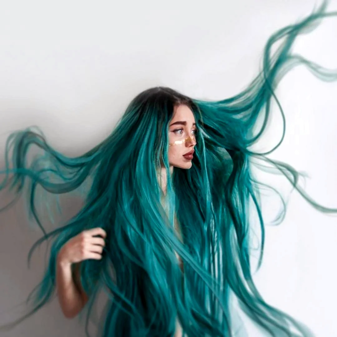 Зелëнык длинные волосы
