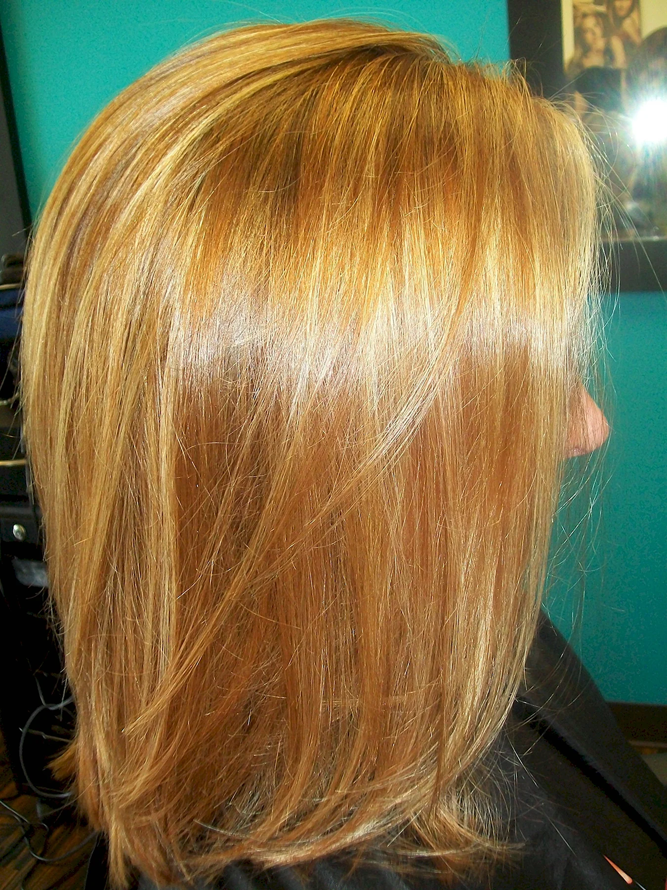 Золотистый цвет волос с мелированием