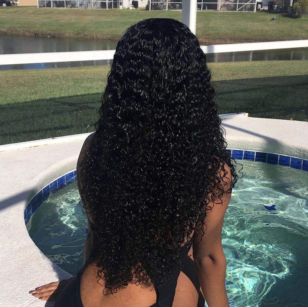 Афро-кудрявые волосы со спины