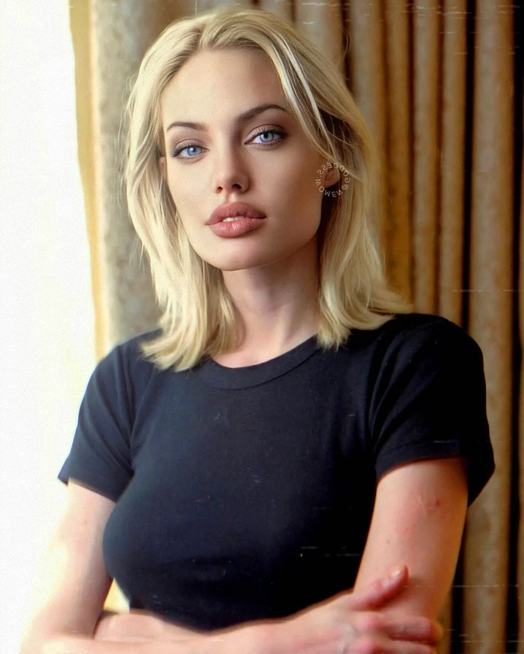 Анджелина Джоли блондинка