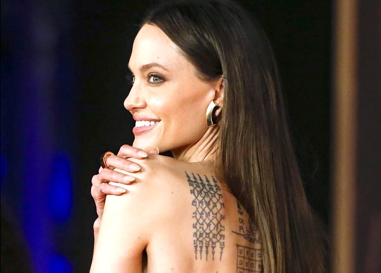 Анджелина Джоли с нарощенными волосами
