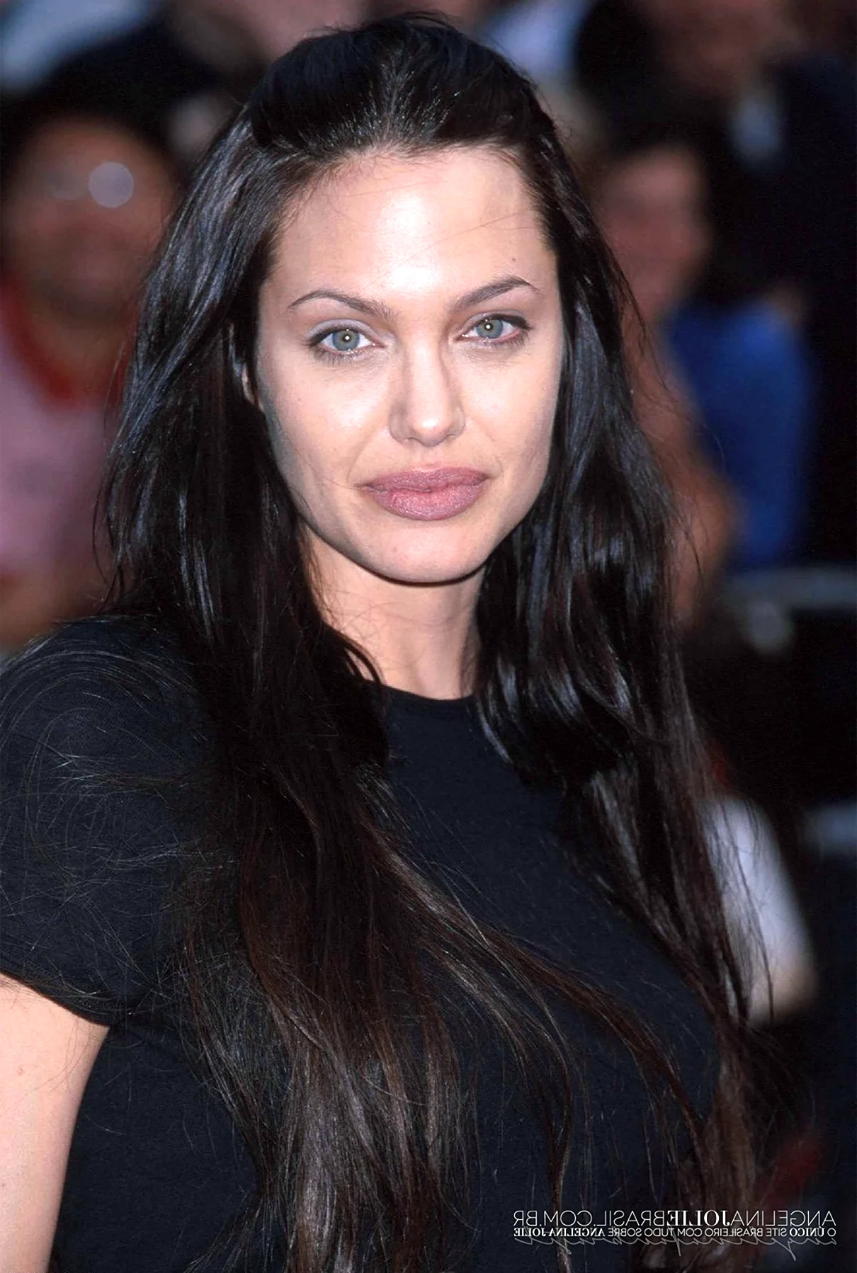 Анджелина Джоли с темными волосами