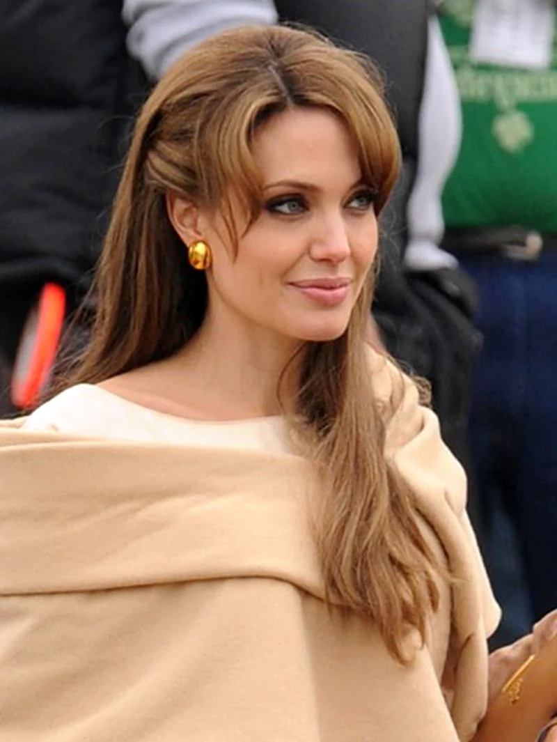 Анджелина Джоли со светлыми волосами