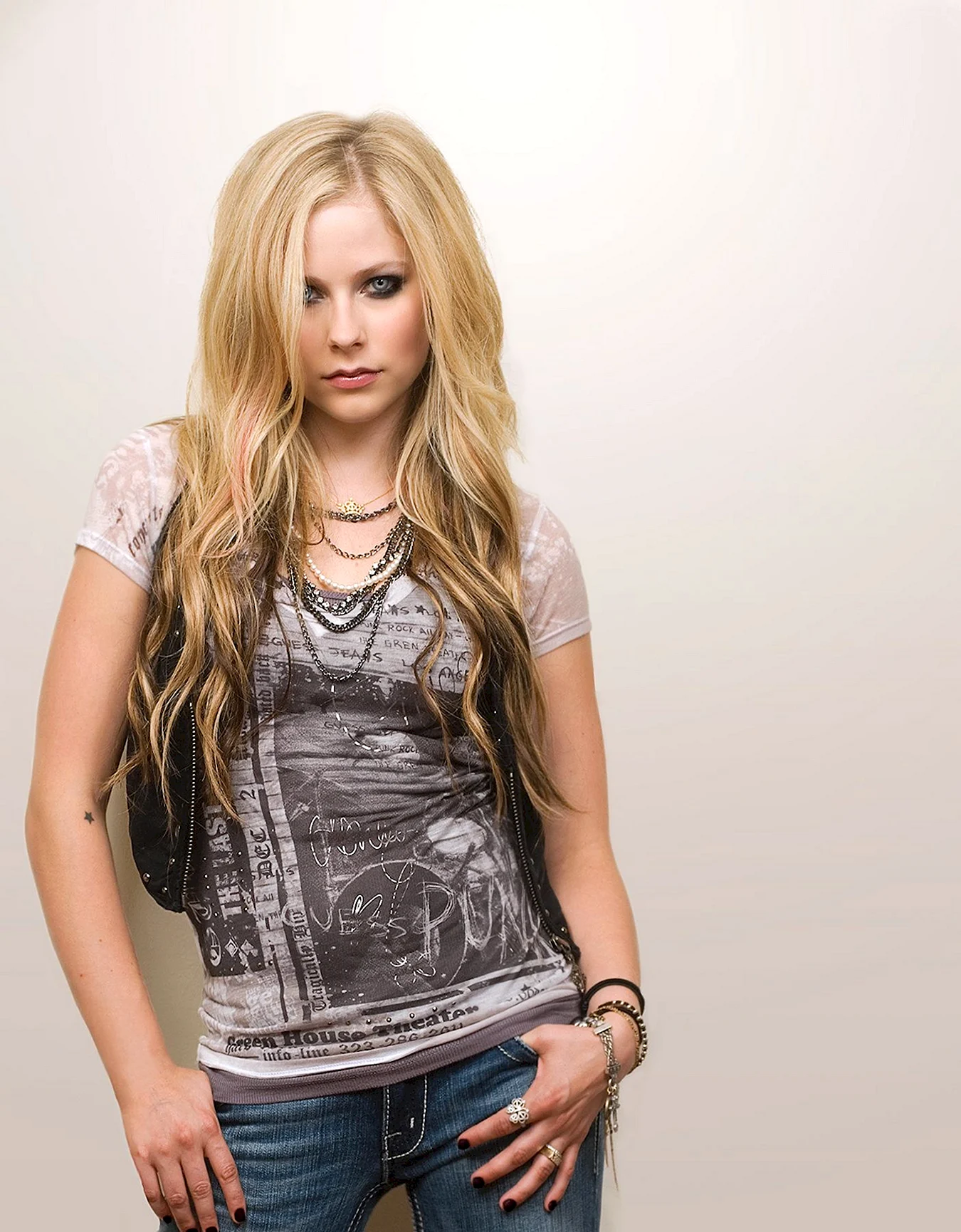 Avril Lavigne Queen