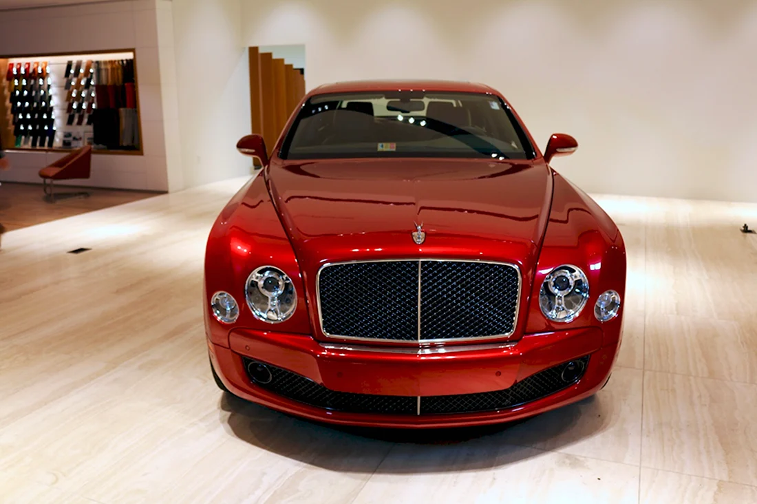 Bentley Mulsanne красный