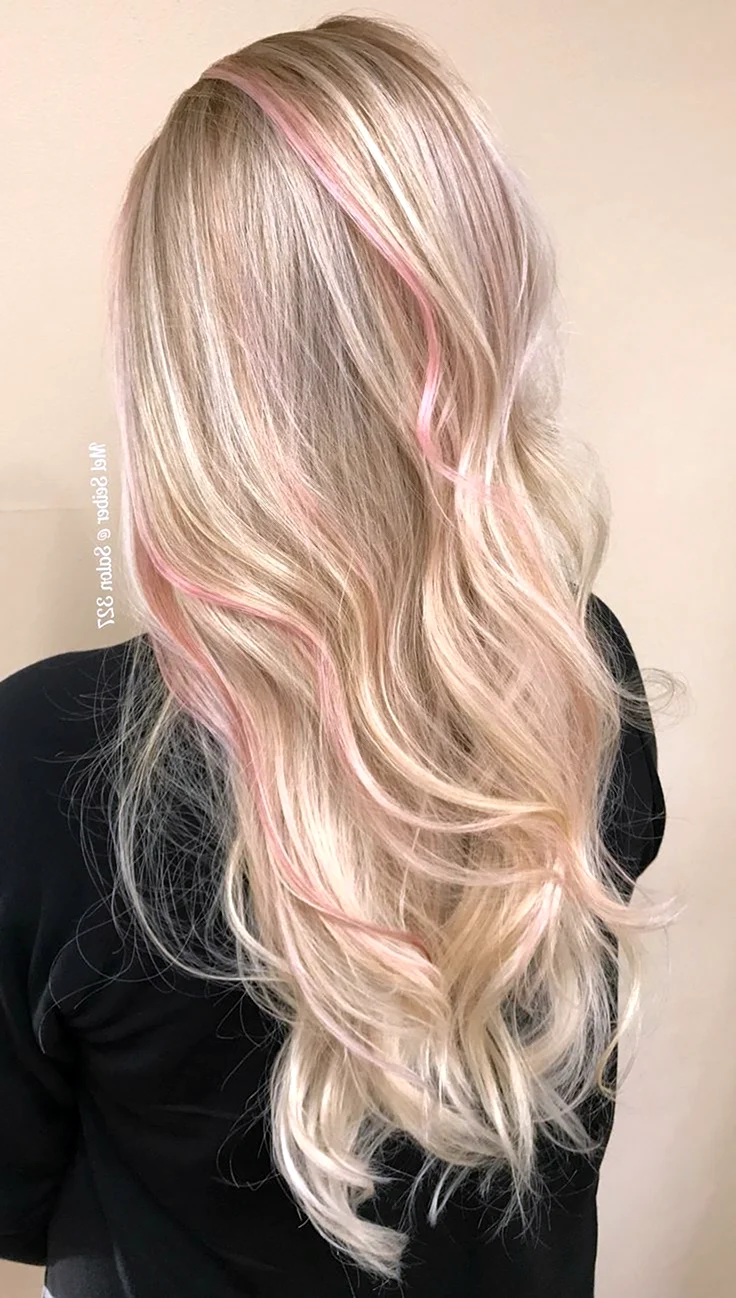 Блонд с розовым мелированием