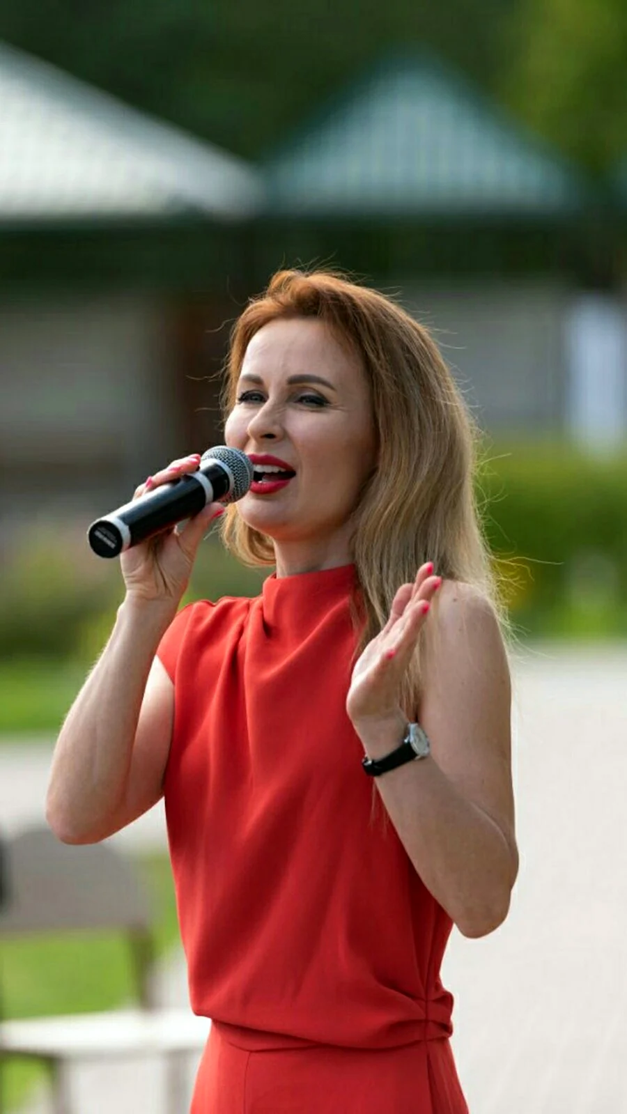 Быкова певица