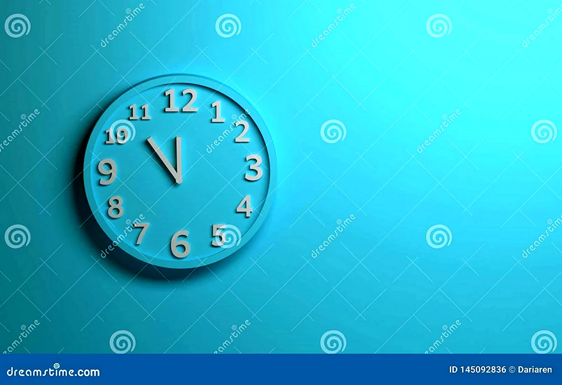 Часы на голубом фоне