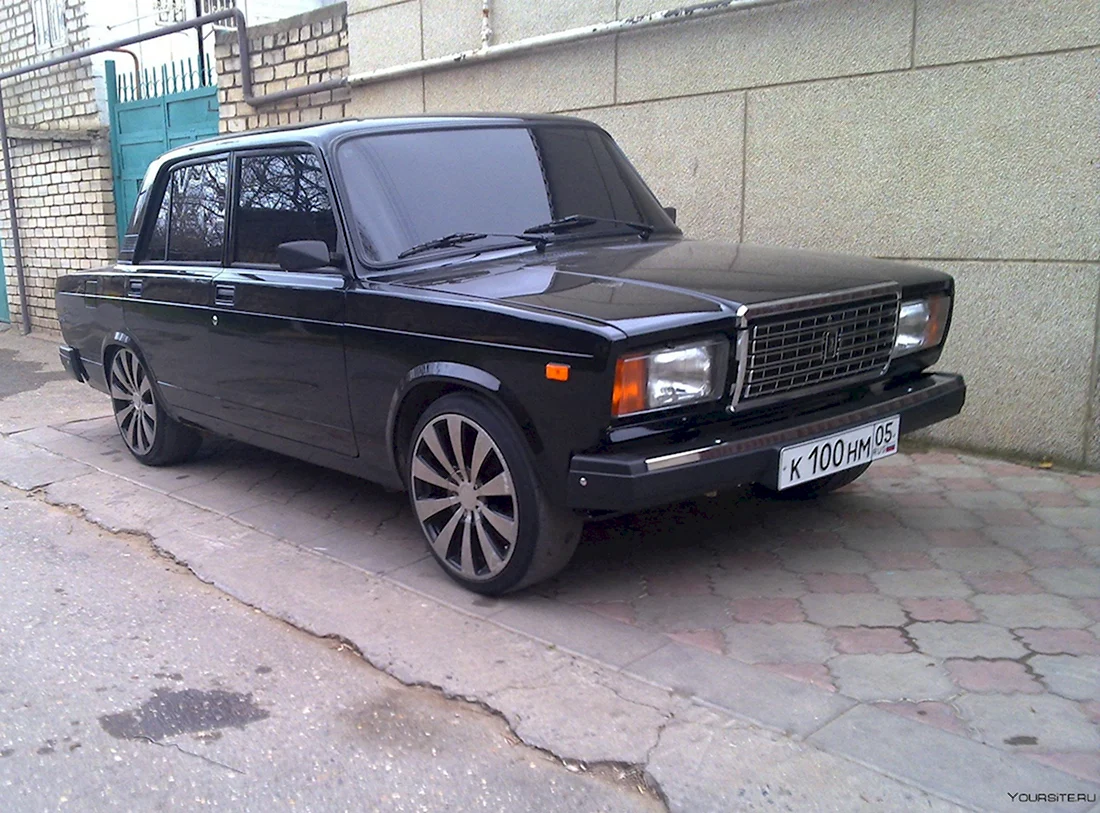 Чёрная семёрка ВАЗ 2107